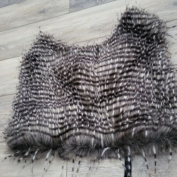 La Fabrique faux fur vest size medium  black white gray striped feather look - Picture 7 of 10